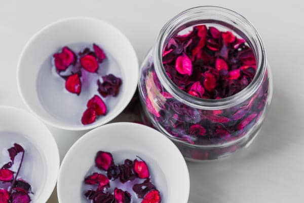 água de rosas benefícios